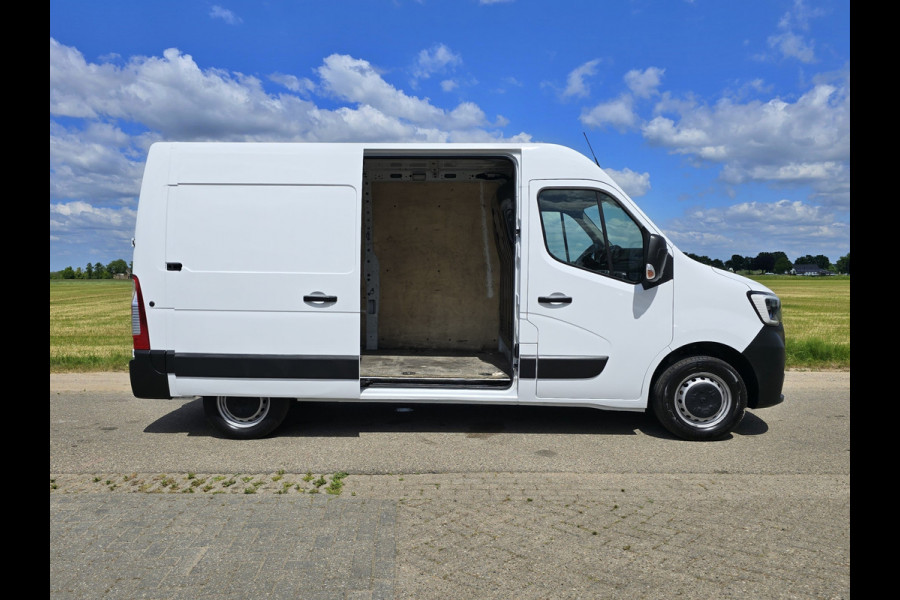 Renault Master T33 2.3 dCi 135 L2 H2 Comfort - 135 Pk - Euro 6 - Navi - Airco - Cruise Control