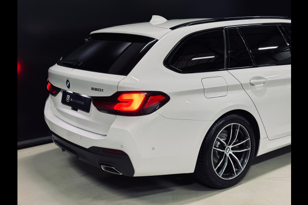 BMW 5 Serie Touring 520i 184PK High Executive M-Pakket, Pano, Laser Koplampen, Hud, Cam, Leder, Apple Carplay, Volledig Onderhoud