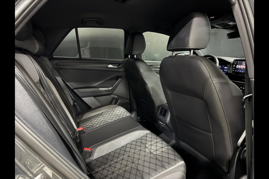 Volkswagen T-Roc 1.5 TSI 2X R-Line 150PK, Virtual Cockpit, Apple Carplay, Multistuur, Cam, ACC, Private Glas, Dealer Onderhouden