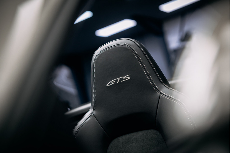 Porsche 911 3.0 Carrera GTS Cabriolet Krijtgrijs | Lift | BTW | Bose | krijt stiksel | 360 camera Nieuwstaat