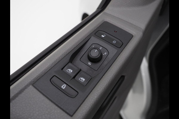 Volkswagen Transporter 2.0 TDI 150PK DC Dubbele Cabine R-Line L2H1 6-Zits | Sidebars | Splitter | Airco | Carplay | Trekhaak