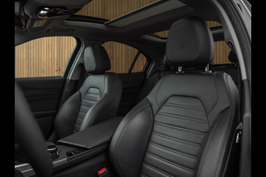 Alfa Romeo Giulia 2.0T AWD Veloce 280pk | Pano-dak | Harman/Kardon | Adapt. cruise