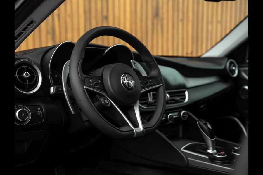 Alfa Romeo Giulia 2.0T AWD Veloce 280pk | Pano-dak | Harman/Kardon | Adapt. cruise