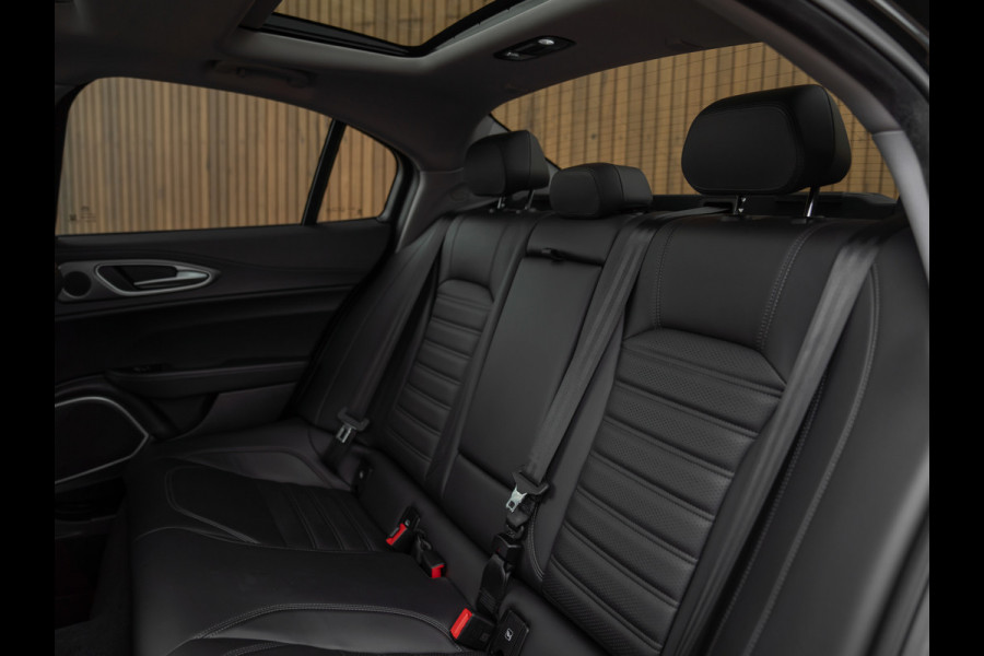 Alfa Romeo Giulia 2.0T AWD Veloce 280pk | Pano-dak | Harman/Kardon | Adapt. cruise