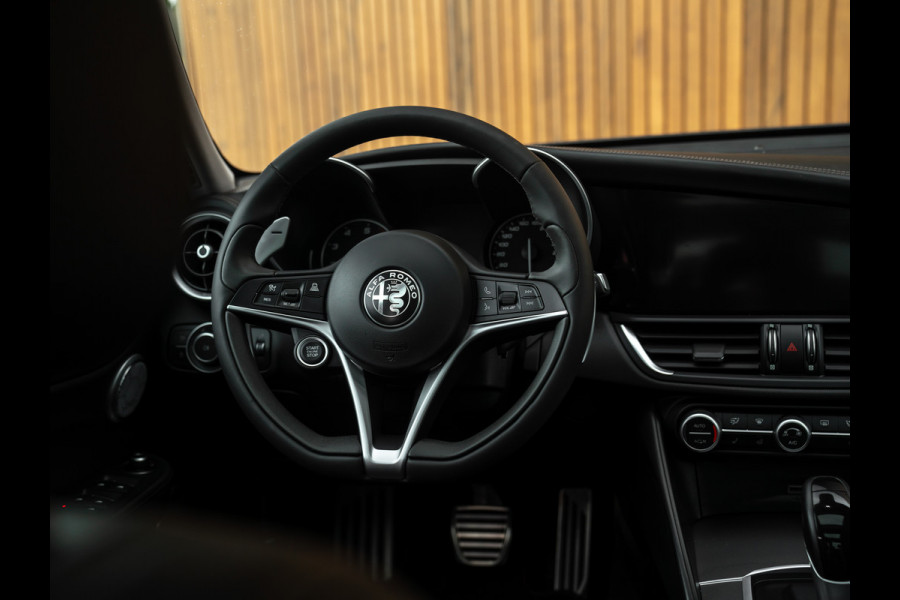 Alfa Romeo Giulia 2.0T AWD Veloce 280pk | Pano-dak | Harman/Kardon | Adapt. cruise