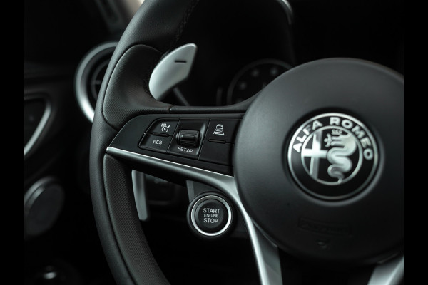 Alfa Romeo Giulia 2.0T AWD Veloce 280pk | Pano-dak | Harman/Kardon | Adapt. cruise