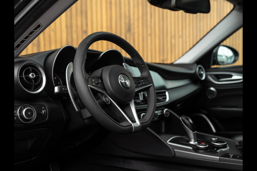 Alfa Romeo Giulia 2.0T AWD Veloce 280pk | Pano-dak | Harman/Kardon | Adapt. cruise