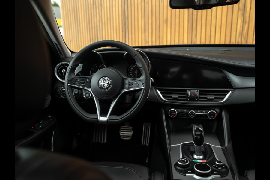 Alfa Romeo Giulia 2.0T AWD Veloce 280pk | Pano-dak | Harman/Kardon | Adapt. cruise