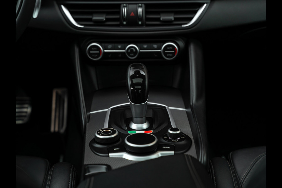Alfa Romeo Giulia 2.0T AWD Veloce 280pk | Pano-dak | Harman/Kardon | Adapt. cruise