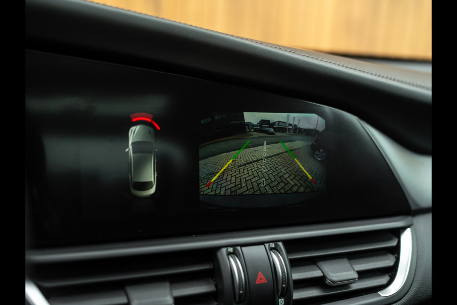 Alfa Romeo Giulia 2.0T AWD Veloce 280pk | Pano-dak | Harman/Kardon | Adapt. cruise