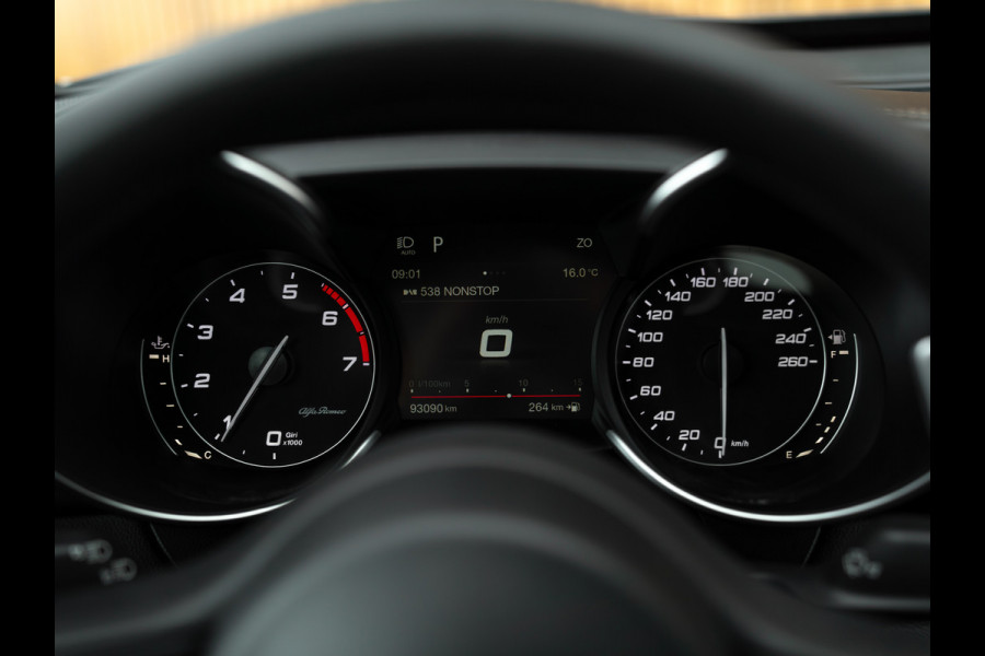 Alfa Romeo Giulia 2.0T AWD Veloce 280pk | Pano-dak | Harman/Kardon | Adapt. cruise