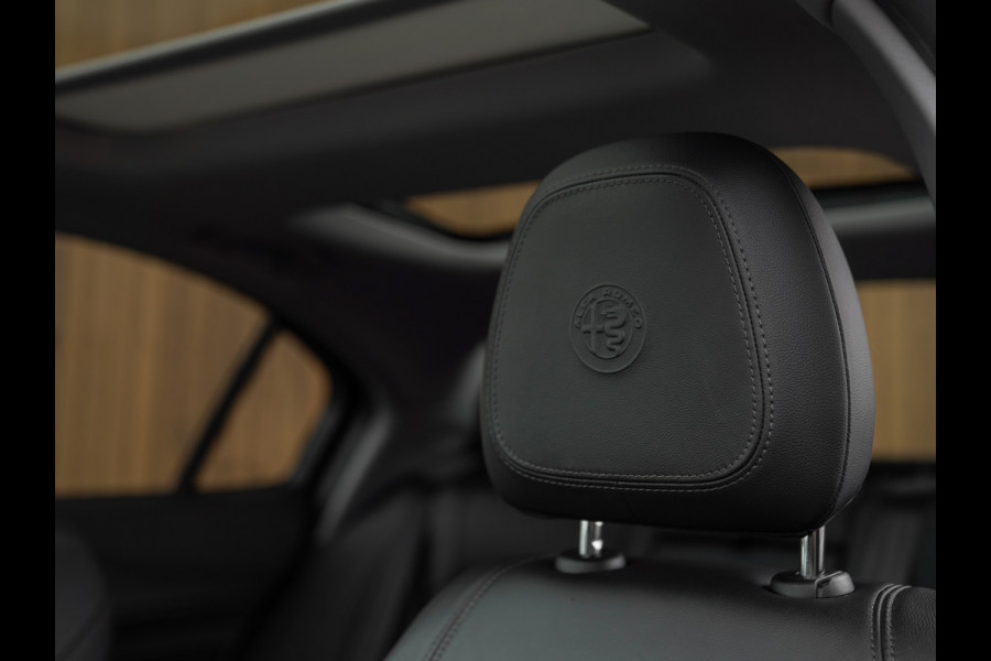 Alfa Romeo Giulia 2.0T AWD Veloce 280pk | Pano-dak | Harman/Kardon | Adapt. cruise