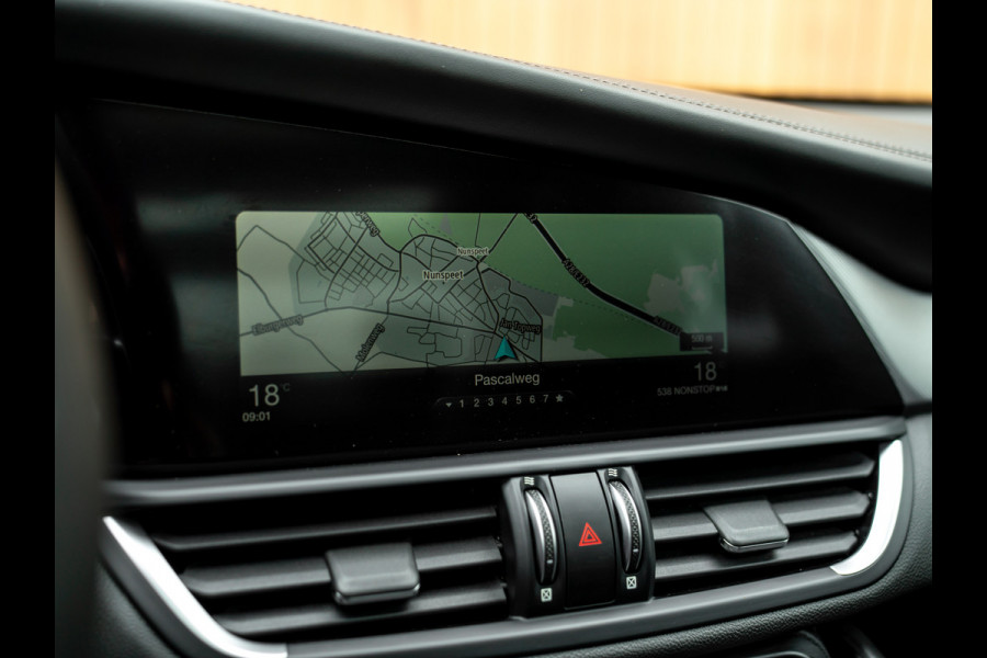 Alfa Romeo Giulia 2.0T AWD Veloce 280pk | Pano-dak | Harman/Kardon | Adapt. cruise