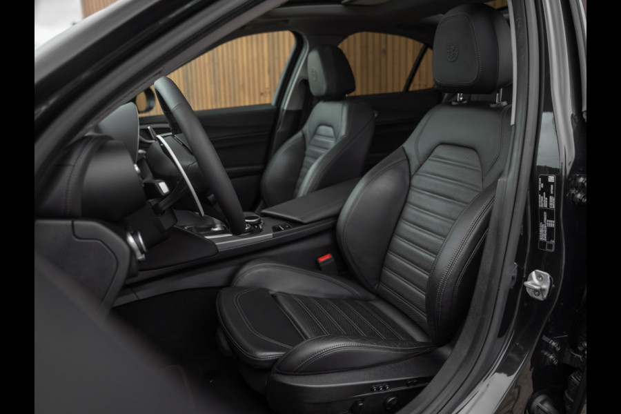 Alfa Romeo Giulia 2.0T AWD Veloce 280pk | Pano-dak | Harman/Kardon | Adapt. cruise