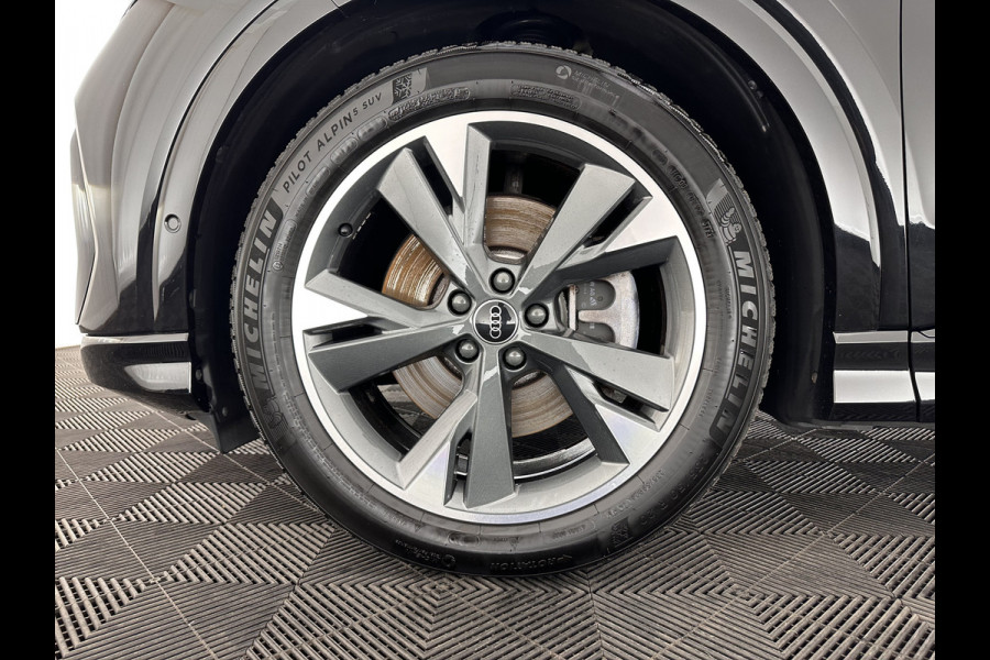 Audi Q4 e-tron 40 S edition 77 kWh S-Line-Sportpack [ 3-Fase ] (INCL-BTW) *HEAT-PUMP | LEATHER-FABRIC | MATRIX-LED | ADAPTIVE-CRUISE | AMBIENT-LIGHT | DIGI-COCKPIT | AUDI-SOUND | DAB+ | KEYLESS | SHIFT-PADDLES | CAMERA | HEATED-SPORTSEATS | 20''ALU*