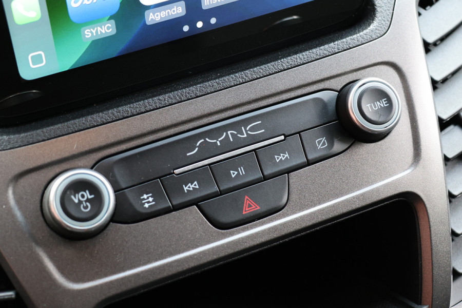 Ford Transit Connect 1.5 EcoBlue 120PK L2 | Navigatie | CarPlay | Camera | Cruise control | 3-Zitter | Trekhaak | Airco | PDC | Airco | Dealer onderhouden | Nieuwe APK | Onderhoudsbeurt