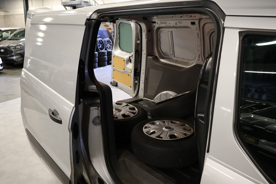 Ford Transit Connect 1.5 EcoBlue 120PK L2 | Navigatie | CarPlay | Camera | Cruise control | 3-Zitter | Trekhaak | Airco | PDC | Airco | Dealer onderhouden | Nieuwe APK | Onderhoudsbeurt