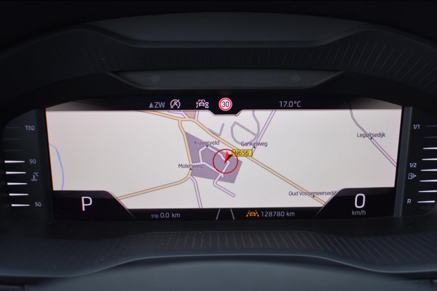 Škoda Karoq 1.5 TSI ACT | LEDER | TREKHAAK | CAMERA | APPLE CARPLAY | ANDROID AUTO | STOELVERWARMING | DEALER ONDERHOUDEN