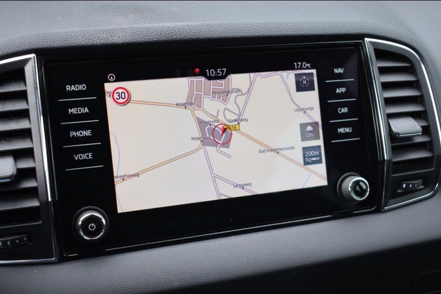 Škoda Karoq 1.5 TSI ACT | LEDER | TREKHAAK | CAMERA | APPLE CARPLAY | ANDROID AUTO | STOELVERWARMING | DEALER ONDERHOUDEN