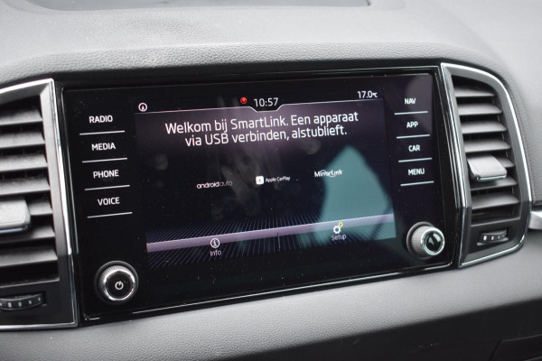 Škoda Karoq 1.5 TSI ACT | LEDER | TREKHAAK | CAMERA | APPLE CARPLAY | ANDROID AUTO | STOELVERWARMING | DEALER ONDERHOUDEN