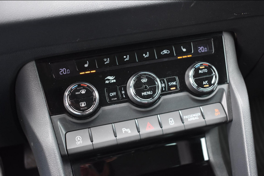 Škoda Karoq 1.5 TSI ACT | LEDER | TREKHAAK | CAMERA | APPLE CARPLAY | ANDROID AUTO | STOELVERWARMING | DEALER ONDERHOUDEN