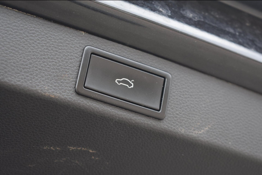 Škoda Karoq 1.5 TSI ACT | LEDER | TREKHAAK | CAMERA | APPLE CARPLAY | ANDROID AUTO | STOELVERWARMING | DEALER ONDERHOUDEN