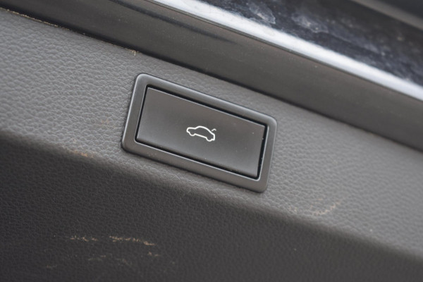 Škoda Karoq 1.5 TSI ACT | LEDER | TREKHAAK | CAMERA | APPLE CARPLAY | ANDROID AUTO | STOELVERWARMING | DEALER ONDERHOUDEN
