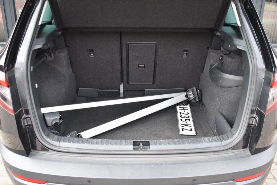 Škoda Karoq 1.5 TSI ACT | LEDER | TREKHAAK | CAMERA | APPLE CARPLAY | ANDROID AUTO | STOELVERWARMING | DEALER ONDERHOUDEN