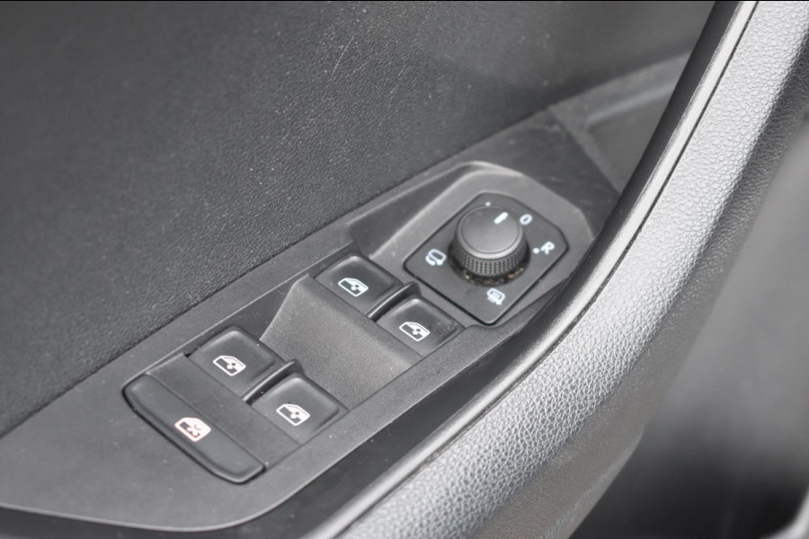 Škoda Karoq 1.5 TSI ACT | LEDER | TREKHAAK | CAMERA | APPLE CARPLAY | ANDROID AUTO | STOELVERWARMING | DEALER ONDERHOUDEN