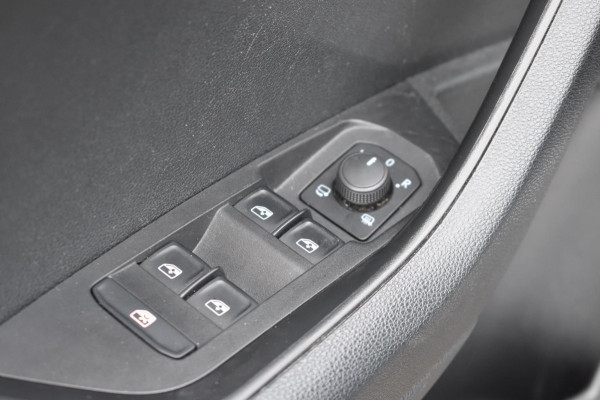 Škoda Karoq 1.5 TSI ACT | LEDER | TREKHAAK | CAMERA | APPLE CARPLAY | ANDROID AUTO | STOELVERWARMING | DEALER ONDERHOUDEN