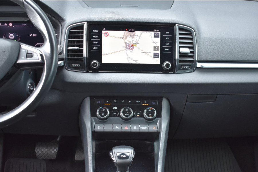 Škoda Karoq 1.5 TSI ACT | LEDER | TREKHAAK | CAMERA | APPLE CARPLAY | ANDROID AUTO | STOELVERWARMING | DEALER ONDERHOUDEN