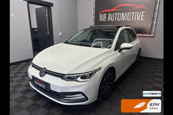 Volkswagen Golf 8 eTSI Life Business PANO