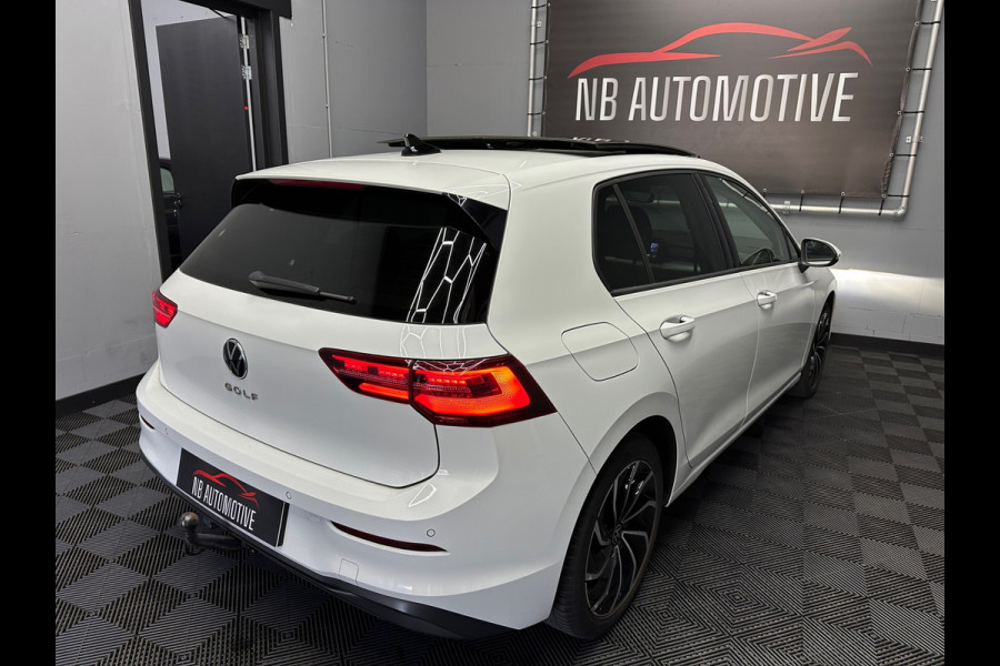 Volkswagen Golf 8 eTSI Life Business PANO