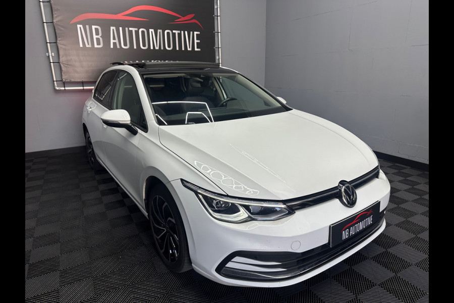 Volkswagen Golf 8 eTSI Life Business PANO