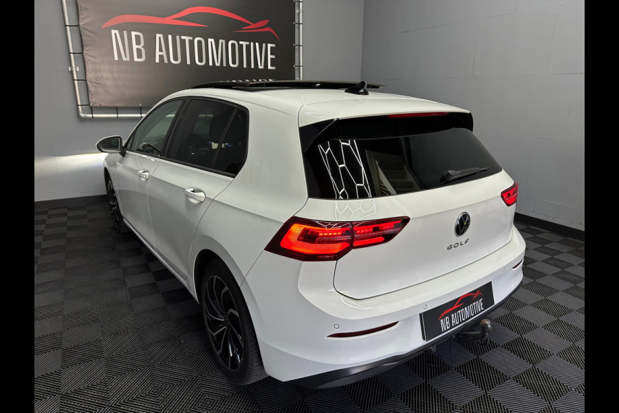 Volkswagen Golf 8 eTSI Life Business PANO