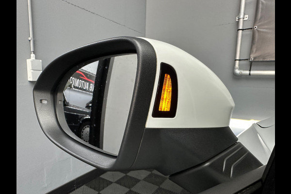 Volkswagen Golf 8 eTSI Life Business PANO