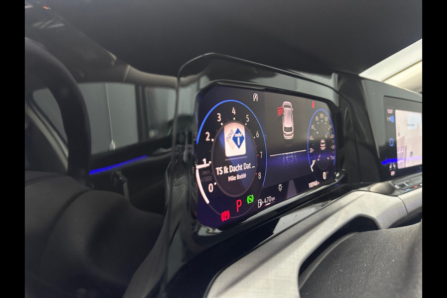 Volkswagen Golf 8 eTSI Life Business PANO