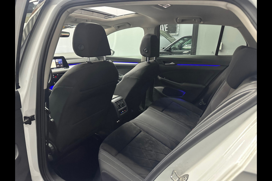 Volkswagen Golf 8 eTSI Life Business PANO