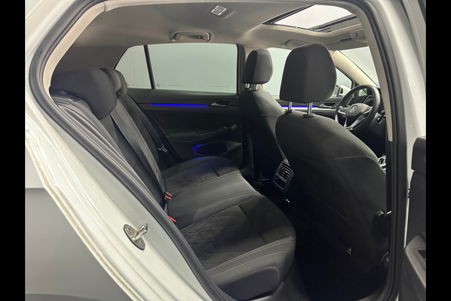 Volkswagen Golf 8 eTSI Life Business PANO