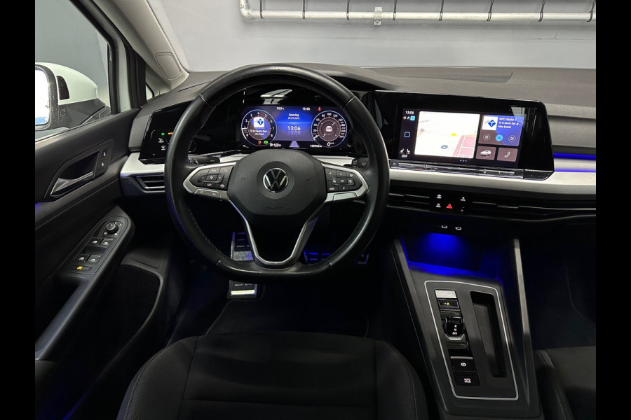 Volkswagen Golf 8 eTSI Life Business PANO