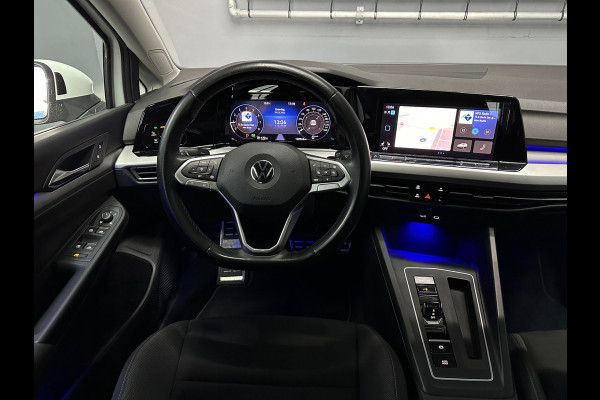 Volkswagen Golf 8 eTSI Life Business PANO