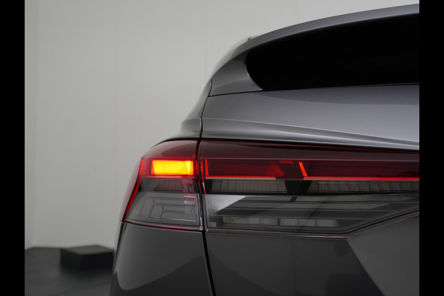 Audi Q4 e-tron 40 204pk 77kWh Adap.Cruise Sport-St. 20" Apple Carplay Android Camera Navi Matrix Led Elek.Achterklep Trekhaak Ecc Stoelverwarmi Audi sound system Assistentiepakketten-Parking/Tour/Plus 1e Eigenaar Origineel Nederlandse Auto 1.000kg trekvermogen € 63.000nieuw
