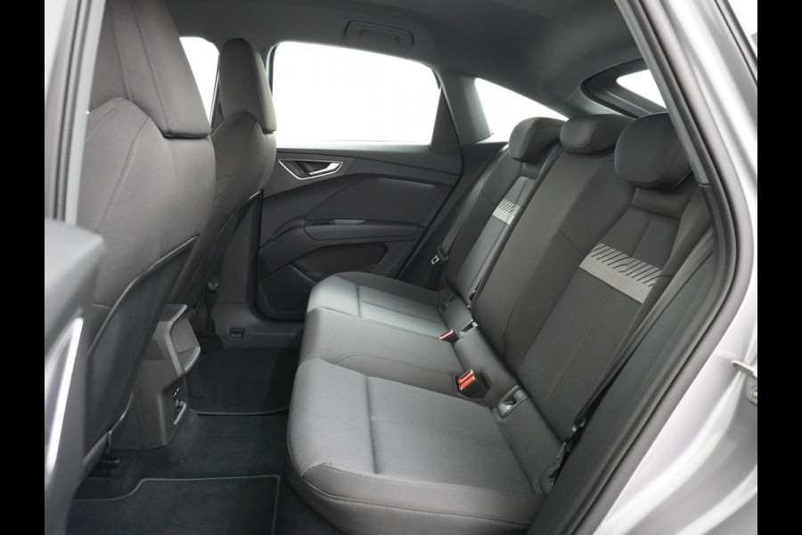 Audi Q4 e-tron 40 204pk 77kWh Adap.Cruise Sport-St. 20" Apple Carplay Android Camera Navi Matrix Led Elek.Achterklep Trekhaak Ecc Stoelverwarmi Audi sound system Assistentiepakketten-Parking/Tour/Plus 1e Eigenaar Origineel Nederlandse Auto 1.000kg trekvermogen € 63.000nieuw