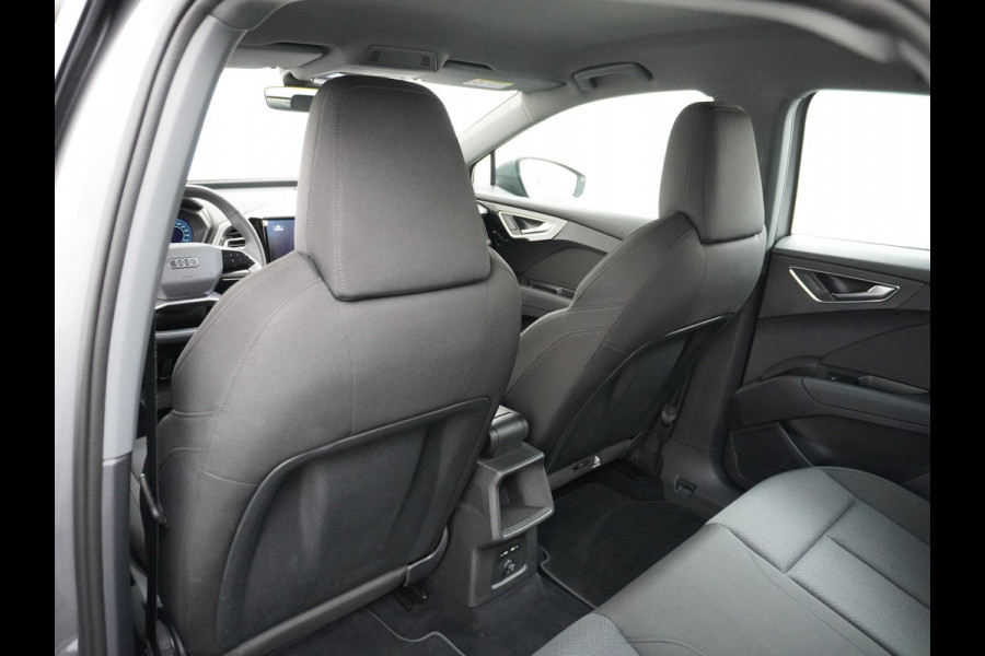 Audi Q4 e-tron 40 204pk 77kWh Adap.Cruise Sport-St. 20" Apple Carplay Android Camera Navi Matrix Led Elek.Achterklep Trekhaak Ecc Stoelverwarmi Audi sound system Assistentiepakketten-Parking/Tour/Plus 1e Eigenaar Origineel Nederlandse Auto 1.000kg trekvermogen € 63.000nieuw