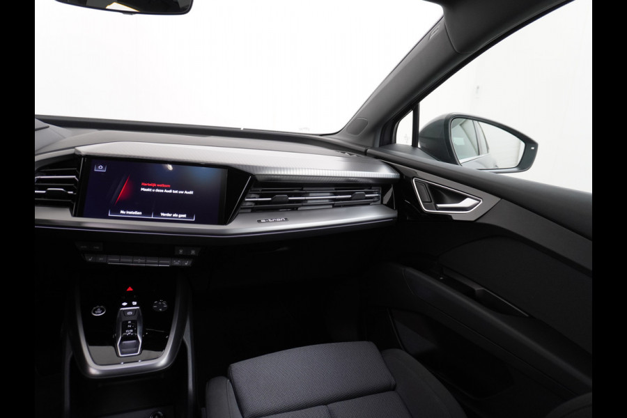 Audi Q4 e-tron 40 204pk 77kWh Adap.Cruise Sport-St. 20" Apple Carplay Android Camera Navi Matrix Led Elek.Achterklep Trekhaak Ecc Stoelverwarmi Audi sound system Assistentiepakketten-Parking/Tour/Plus 1e Eigenaar Origineel Nederlandse Auto 1.000kg trekvermogen € 63.000nieuw