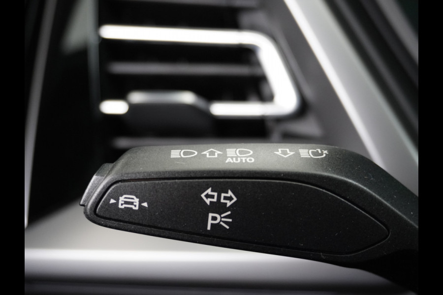 Audi Q4 e-tron 40 204pk 77kWh Adap.Cruise Sport-St. 20" Apple Carplay Android Camera Navi Matrix Led Elek.Achterklep Trekhaak Ecc Stoelverwarmi Audi sound system Assistentiepakketten-Parking/Tour/Plus 1e Eigenaar Origineel Nederlandse Auto 1.000kg trekvermogen € 63.000nieuw