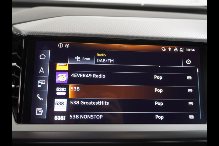 Audi Q4 e-tron 40 204pk 77kWh Adap.Cruise Sport-St. 20" Apple Carplay Android Camera Navi Matrix Led Elek.Achterklep Trekhaak Ecc Stoelverwarmi Audi sound system Assistentiepakketten-Parking/Tour/Plus 1e Eigenaar Origineel Nederlandse Auto 1.000kg trekvermogen € 63.000nieuw