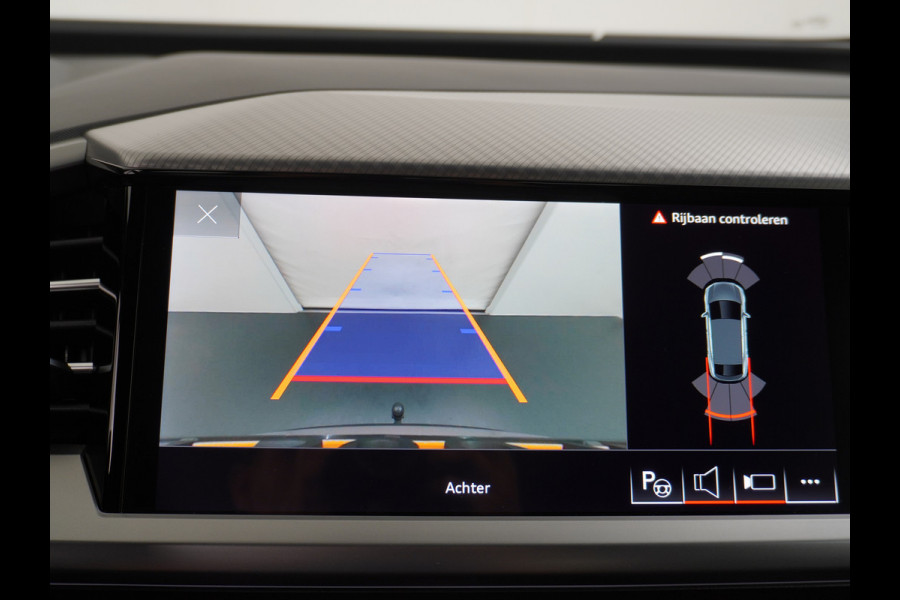 Audi Q4 e-tron 40 204pk 77kWh Adap.Cruise Sport-St. 20" Apple Carplay Android Camera Navi Matrix Led Elek.Achterklep Trekhaak Ecc Stoelverwarmi Audi sound system Assistentiepakketten-Parking/Tour/Plus 1e Eigenaar Origineel Nederlandse Auto 1.000kg trekvermogen € 63.000nieuw