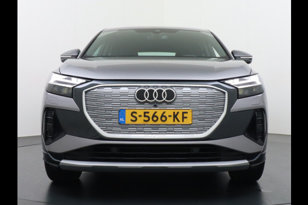Audi Q4 e-tron 40 204pk 77kWh Adap.Cruise Sport-St. 20" Apple Carplay Android Camera Navi Matrix Led Elek.Achterklep Trekhaak Ecc Stoelverwarmi Audi sound system Assistentiepakketten-Parking/Tour/Plus 1e Eigenaar Origineel Nederlandse Auto 1.000kg trekvermogen € 63.000nieuw