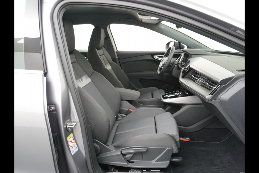 Audi Q4 e-tron 40 204pk 77kWh Adap.Cruise Sport-St. 20" Apple Carplay Android Camera Navi Matrix Led Elek.Achterklep Trekhaak Ecc Stoelverwarmi Audi sound system Assistentiepakketten-Parking/Tour/Plus 1e Eigenaar Origineel Nederlandse Auto 1.000kg trekvermogen € 63.000nieuw